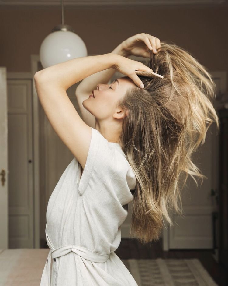 Bỏ túi cách dùng dầu thầu dầu chăm sóc tóc giúp tóc mềm mại, giảm gãy rụng