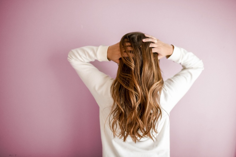 5 cách đơn giản “giải cứu” mái tóc khỏi tình trạng bết dầu